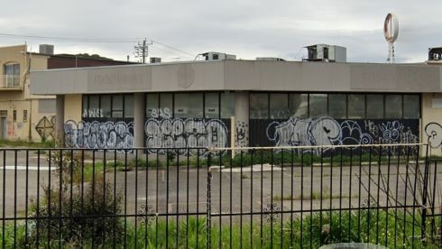 An abandoned supermarket has gone up in flames in Melbourne’s northwest.