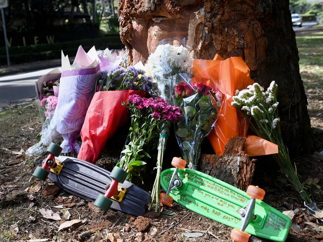 SYDNEY, AUSTRALIA - NewsWire Photos OCTOBER 7, 2023: The location where a teenager died and five others injured after a ute crashes into tree in Sydney's northern beaches.Picture: NCA NewsWire / Jeremy Piper