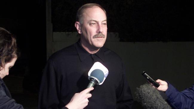 D/I Football coach Malcolm Blight talking to the media at his home after St Kilda sacking 20 Jul 2001. p/