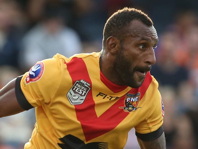 Stargroth Amean of the Kumuls in action during the Pacific Test match between the Cook Islands and the Papua New Guinea Kumuls at Campbelltown Stadium in Sydney, Saturday, May 6, 2017. (AAP Image/Craig Golding) NO ARCHIVING, EDITORIAL USE ONLY