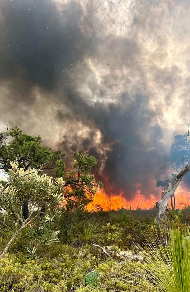 An emergency bushfire alert has been issued for residents just an hour away from Perth. Picture: DFES/ Nikki Woods/ Gingin Volunteer Fire and Rescue