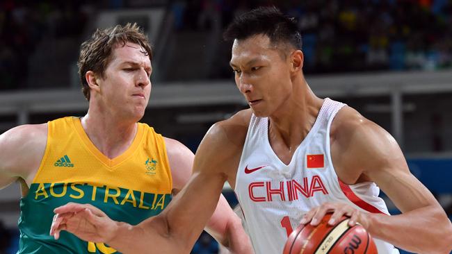 China's forward Yi Jianlian (R) works around Australia's forward Cameron Bairstow during a Men's round Group A basketball match between China and Australia at the Carioca Arena 1 in Rio de Janeiro on August 12, 2016 during the Rio 2016 Olympic Games. / AFP PHOTO / Andrej ISAKOVIC