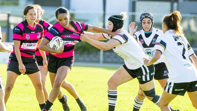 Jamie-Lee Lewis (right) tackles Amy Turner. (AAP Image/Richard Walker)