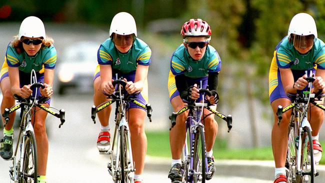 Australian Womens Cycling team, "Roadette Jets" competing Commonwealth Games, Victoria,  Canada. (L-R) Cathy Reardon, Louise Nolan,  Kathy Watt & Rachel Victor. 08/94            Sport / Cycling