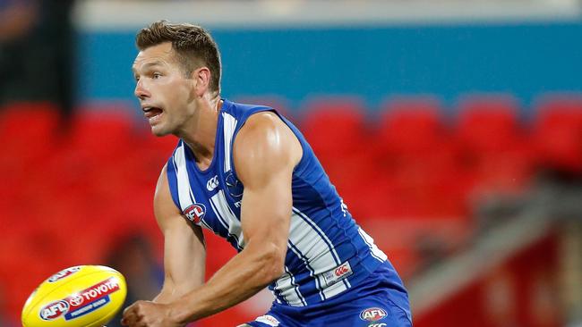 GOLD COAST, AUSTRALIA - SEPTEMBER 17: Shaun Higgins of the Kangaroos in action during the 2020 AFL Round 18 match between the North Melbourne Kangaroos and the West Coast Eagles at Metricon Stadium on September 17, 2020 in Gold Coast, Australia. (Photo by Michael Willson/AFL Photos via Getty Images)