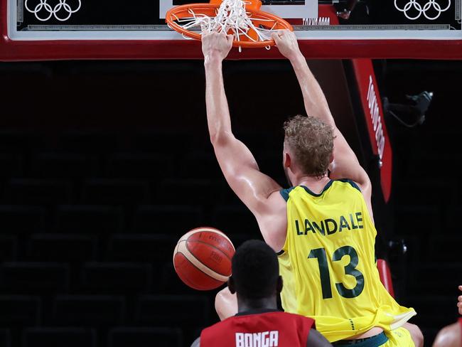 Australia's Jock Landale (C) dunks the ball in the men's preliminary round group B basketball match between Australia and Germany during the Tokyo 2020 Olympic Games at the Saitama Super Arena in Saitama on July 31, 2021. (Photo by Thomas COEX / AFP)