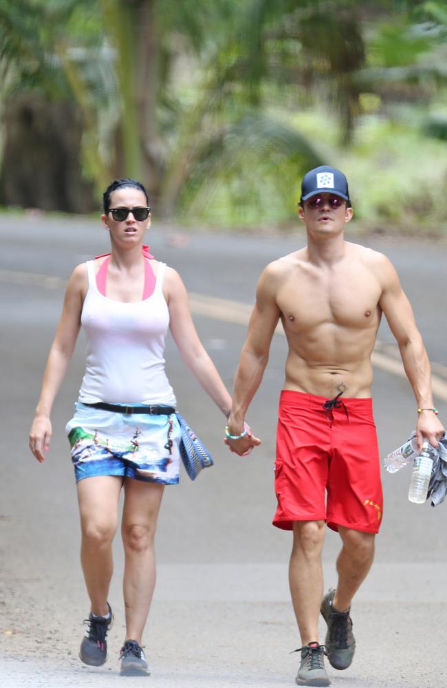 Katy Perry and Orlando Bloom holds hands in Hawaii. Picture by: Splash News