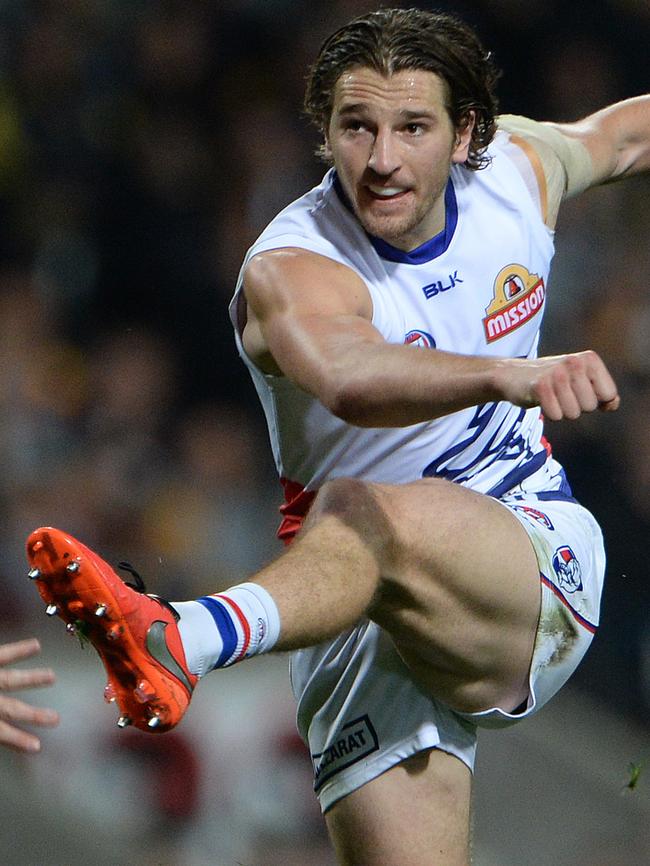 Marcus Bontempelli kicks the Bulldogs into attack. Picture: Daniel Wilkins