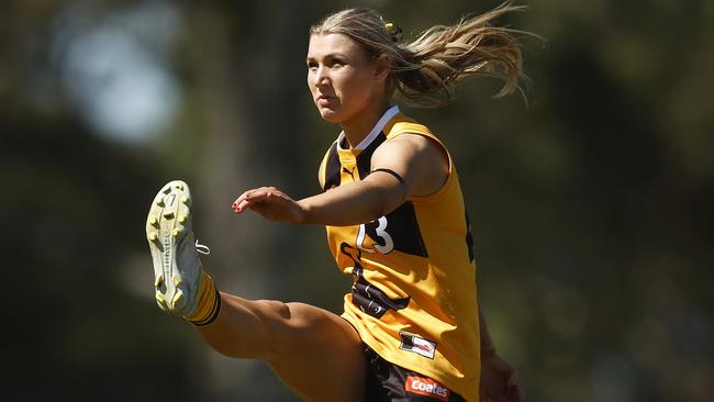 Zoe Besanko tries to get the Stingrays back in the game. Pic: Getty Images.