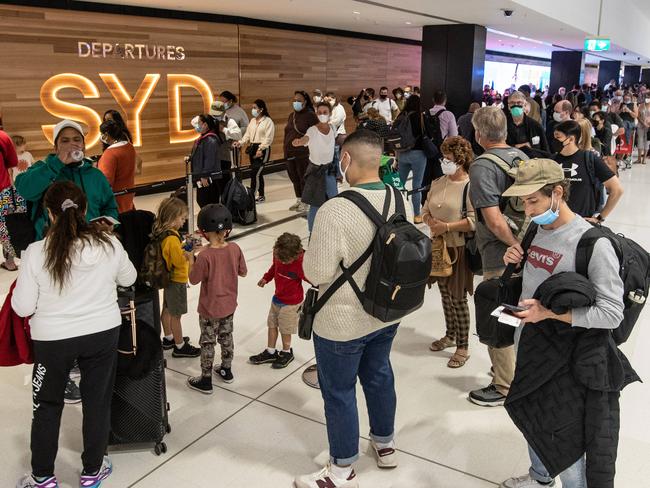 29th April 2022. The Daily Telegraph. News.Mascot, Sydney, NSWPics by Julian Andrews.Generic pictures of the long queue to get through security at Sydney International Airport Terminal this morning.