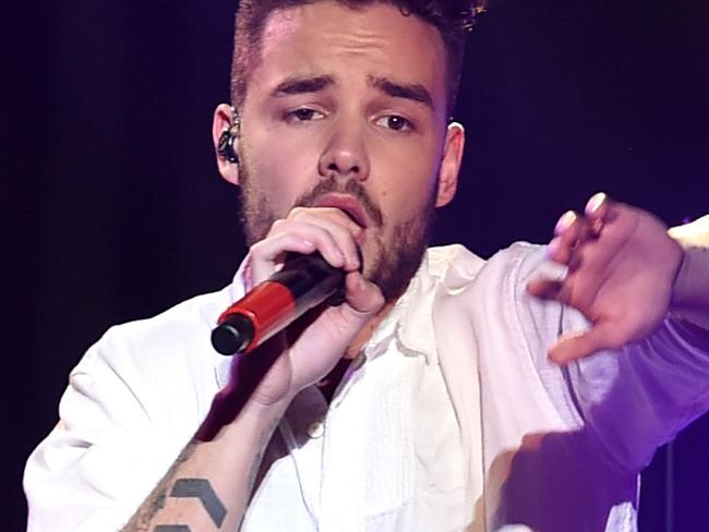 LOS ANGELES, CA - DECEMBER 04:  (L-R) Singers  Niall Horan (L) and Liam Payne of One Direction perform onstage during 102.7 KIIS FMÃâs Jingle Ball 2015 Presented by Capital One at STAPLES CENTER on December 4, 2015 in Los Angeles, California.  (Photo by Kevin Winter/Getty Images for iHeartMedia)