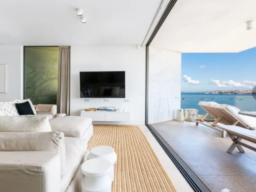 It is believed that Jackman will take over the three-bedroom Bondi home following their divorce.