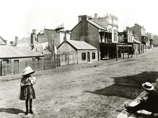 A little girl in Princes Street, looking south, at The Rocks, circa 1900. During the outbreak, areas of The Rocks were barricaded off and its slums demolished.