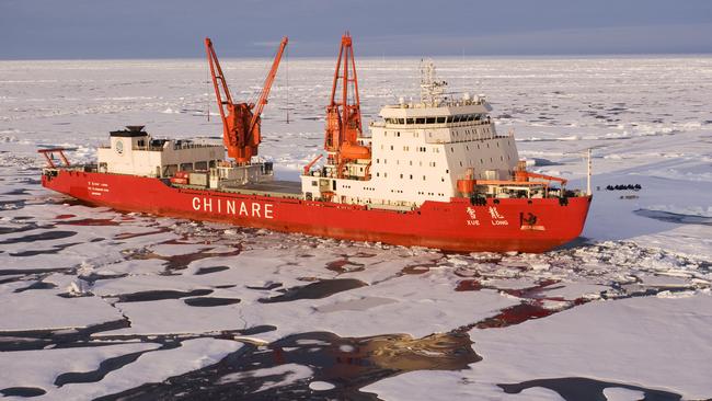 Chinese icebreaker Xuelong .