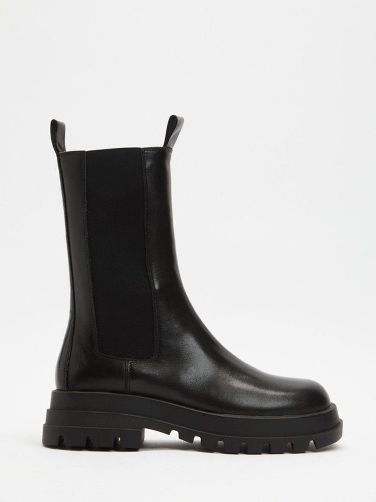 Alias Mae Dominic Boot, The Iconic