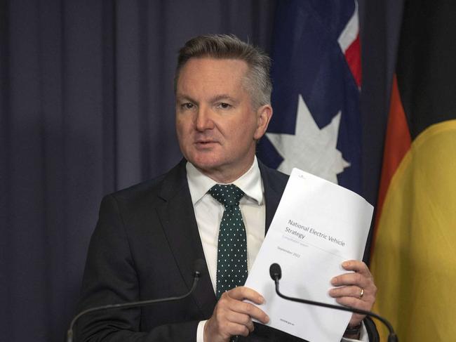 CANBERRA, AUSTRALIA - NewsWire Photos SEPTEMBER 28, 2022: The Minister for Climate Change and Energy Chris Bowen and the Minister for Infrastructure, Transport, Regional Development and Local Government Catherine King launched the Albanese Government's National Electric Vehicle Strategy Consultation Paper at a press conference in Parliament House in Canberra. Picture: NCA NewsWire / Gary Ramage