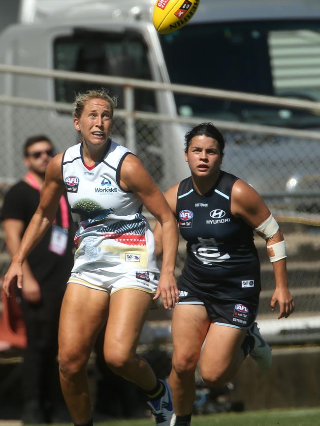 Marijana Rajcic and Madison Prespakis fight for the ball during Carlton’s clash with Adelaide. 