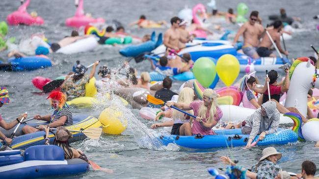 Fun and frolics at Shelly Beach. (AAP IMAGE / Troy Snook)