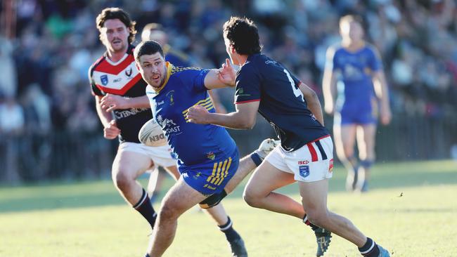 Giles’ round-the-corner flick pass set up Toukley’s second try in the grand final. Picture: Sue Graham