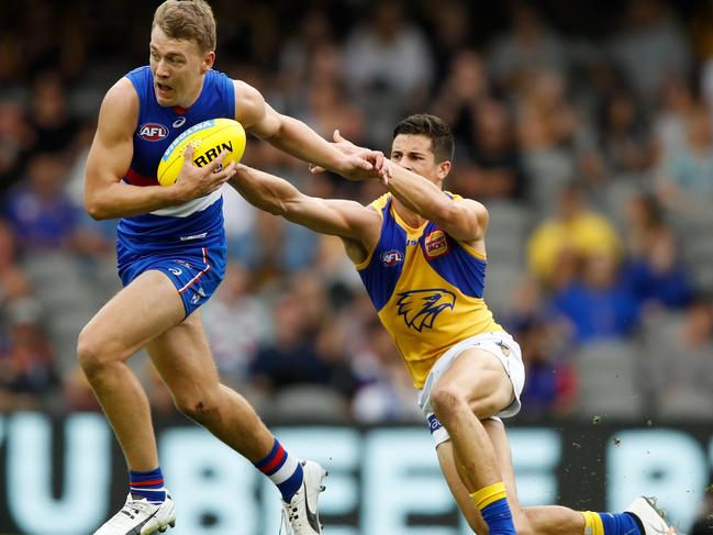 MELBOURNE, AUSTRALIA - APRIL 1: Jack Macrae of the Bulldogs and Liam Duggan of the Eagles compete for the ball during the 2018 AFL round 02 match between the Western Bulldogs and the West Coast Eagles at Etihad Stadium on April 1, 2018 in Melbourne, Australia. (Photo by Adam Trafford/AFL Media/Getty Images)