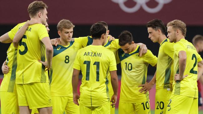 Australia's starting players gather on the pitch.