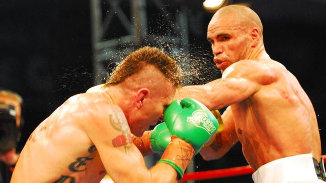 Danny Green (left) and Anthony Mundine in their bout in Sydney in 2006.