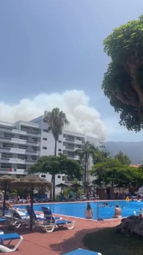 Tourists unfazed by wildfires surrounding them