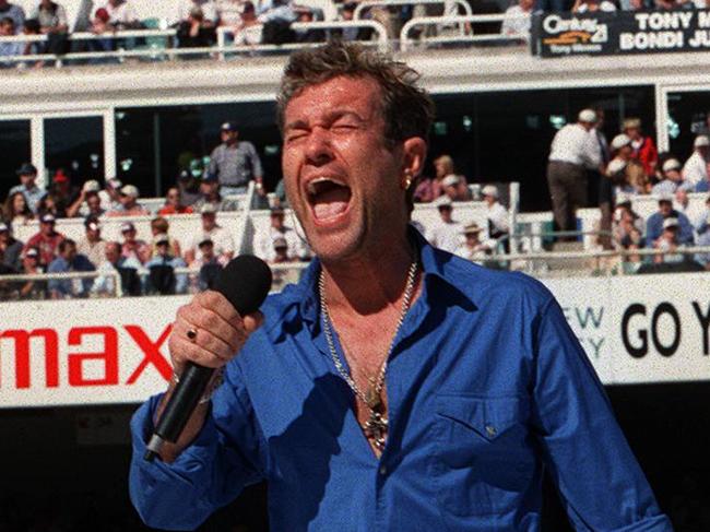 NRL Grand Final. Entertainment with singer Jimmy Barnes and cheerleaders.  pic Roy/Haverkamp. headshot music singers nsw sport rugby league Canterbury Bulldogs vs Bris Broncos at SFS. crowds