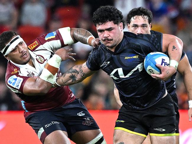 BRISBANE, AUSTRALIA - MAY 23: Du'Plessis Kirifi of the Hurricanes breaks away from the defence during the round 15 Super Rugby Pacific match between Queensland Reds and Hurricanes at Suncorp Stadium, on May 23, 2025, in Brisbane, Australia. (Photo by Bradley Kanaris/Getty Images)