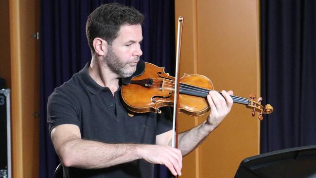 Andrew Haveron, pictured, joined Kristian Winther on violin.