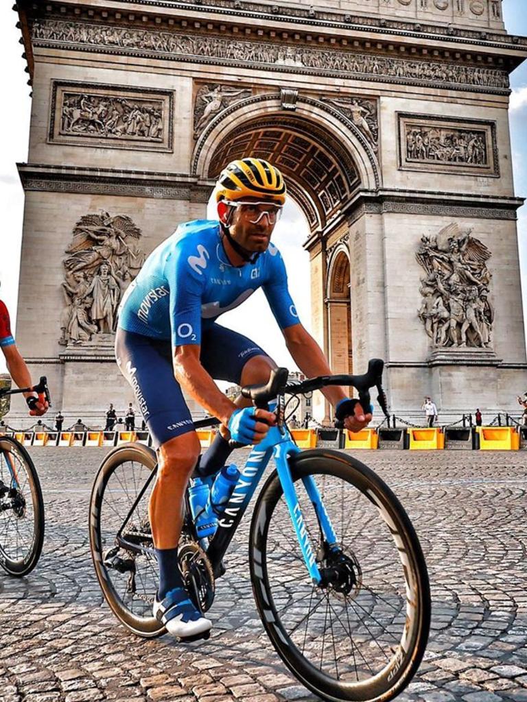 Jose Joaquin Rojas riding through Paris