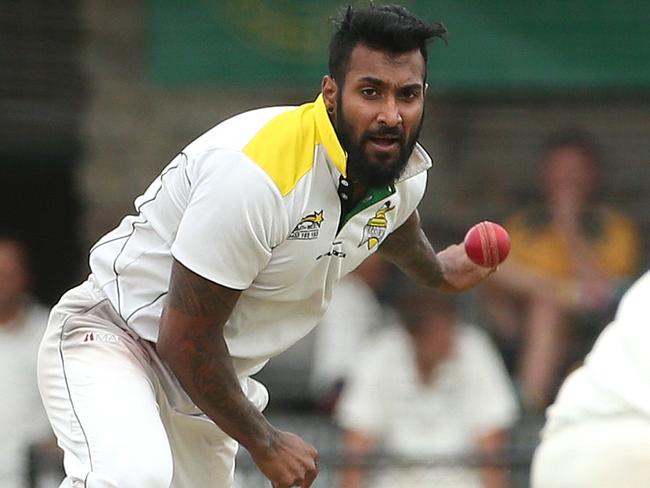 VTCA: Yarraville Club v Westmeadows: Malith Cooray of Westmeadows bowling to Connor Poulton of Yarraville Saturday, February 27, 2021, in West Footscray, Victoria, Australia. Picture: Hamish Blair