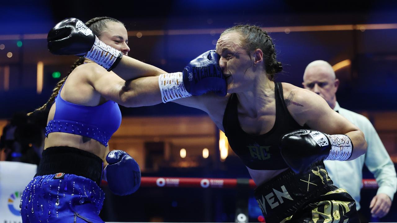 Skye Nicolson punches Raven Chapman. Photo by Richard Pelham/Getty Images.