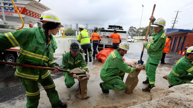 SES volunteers fill sand bags in Port Melbourne.