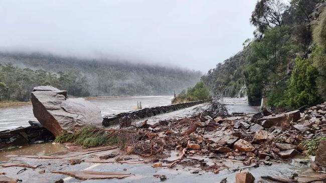 Rock fall caused a Tasman Highway closure in April 2020