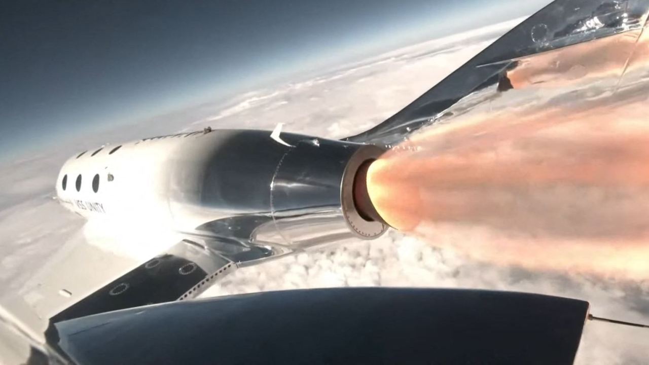 Virgin Galactic Completes First Commercial Flight Into Space Taking Three Paying Passengers Up 1537