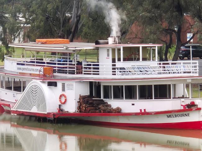 The historic Paddle Steamer Melbourne could be on its way out of Mildura can't resolve a signage issue with Mildura Rural City Council.
