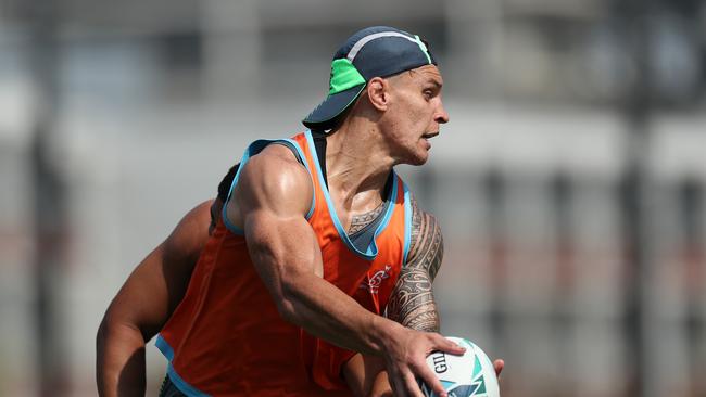 TOKYO, JAPAN - OCTOBER 02:  Matt Toomua of Australia offloads under pressure during a training session at Urayasu Park on October 02, 2019 in Tokyo, Japan. (Photo by Dan Mullan/Getty Images)