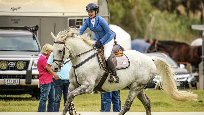 Ella Manning for the Equestrian South Australia Interschool Team