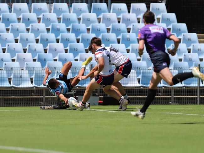 Xavier Singh scores in the Harold Matthews. Picture: Steve Montgomery/Ourfootyteam.com