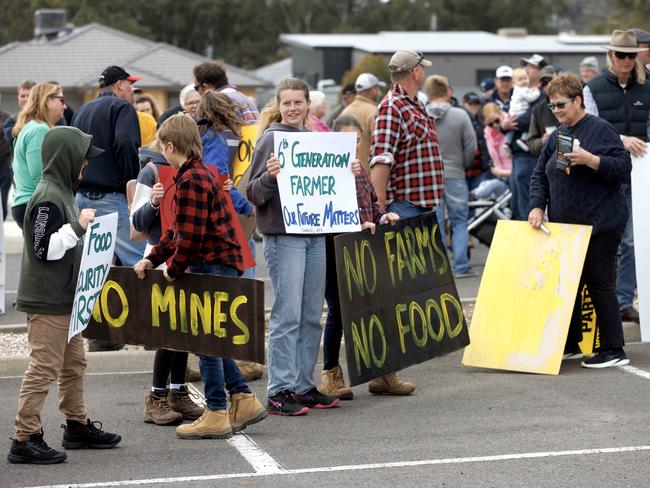 Farmers in Bendigo protest against the Allan government. Picture: David Geraghty