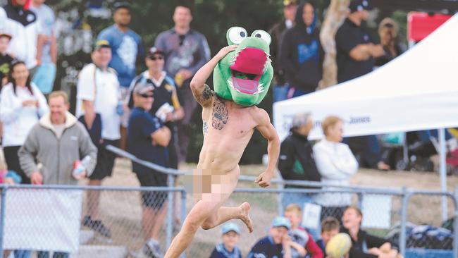 The streaker wearing the Gators mascot's head. Photo by Richard Gosling