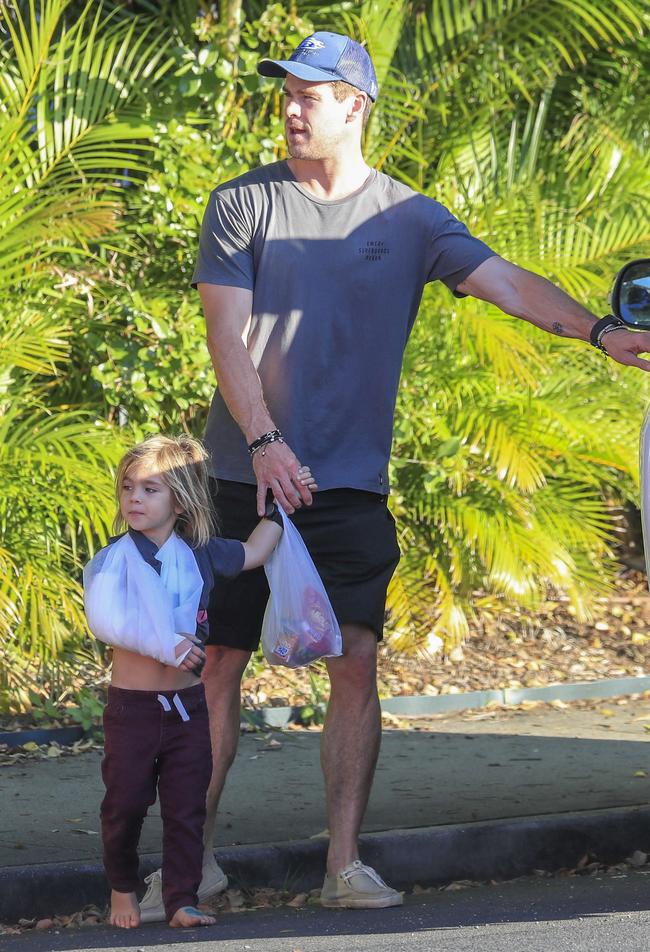 Chris Hemsworth’s young son appears to have broken his arm. Picture: Media-Mode.com