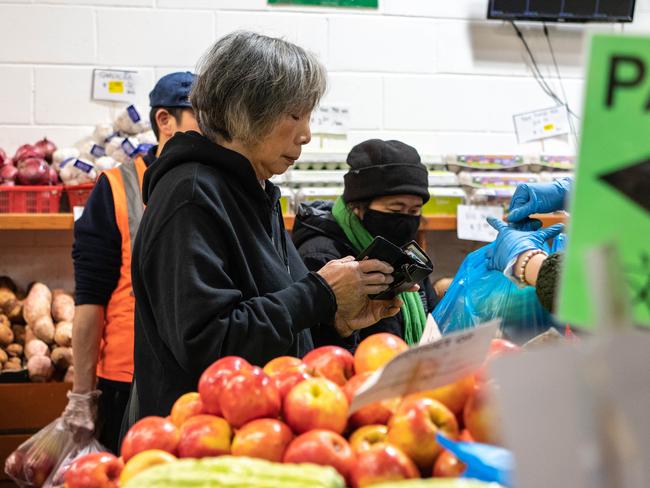 SYDNEY, AUSTRALIA - NewsWire Photos , 31 July, 2022: Members of the public are seen groceries shopping at Paddy market in Sydney. Picture: NCA NewsWire / Flavio Brancaleone