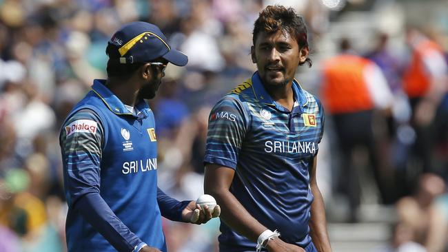 Sri Lanka’s Upul Tharanga (L) has been banned for two matches because of Saturday’s slow over rate.