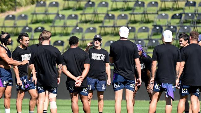 SUNSHINE COAST, AUSTRALIA - SEPTEMBER 16: Coach Craig Bellamy talks to his players during a Melbourne Storm NRL training session at Sunshine Coast Stadium on September 16, 2020 in Sunshine Coast, Australia. (Photo by Bradley Kanaris/Getty Images)