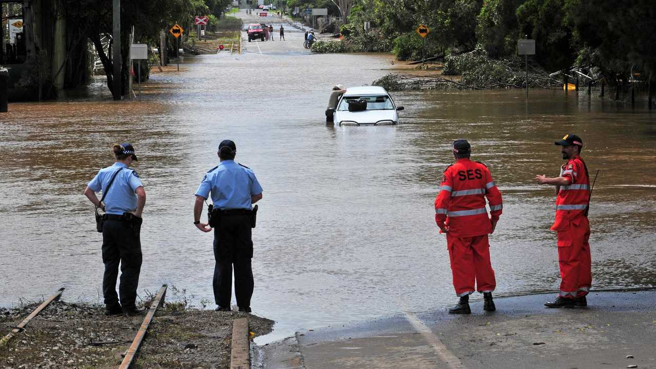 2011 floods: Survivors recall the fast-moving waters | The Courier Mail