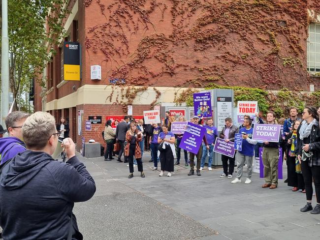 RMIT staff who are members of the NTEU have wrapped up a week of industrial action following 1000 days without a new enterprise bargaining agreement. On Wednesday night, at least 12 were initially denied entry to a town hall for appearing in their union clothes.