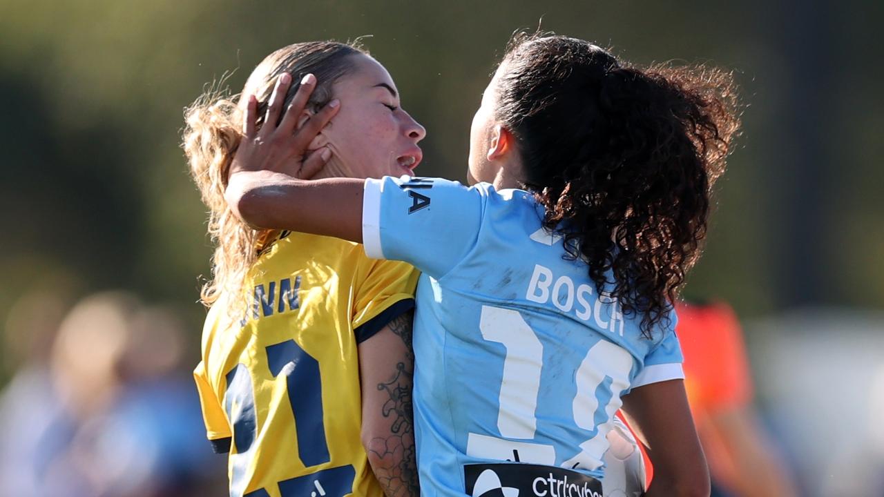WATCH: Heavy hit sends ALW semis into red card chaos
