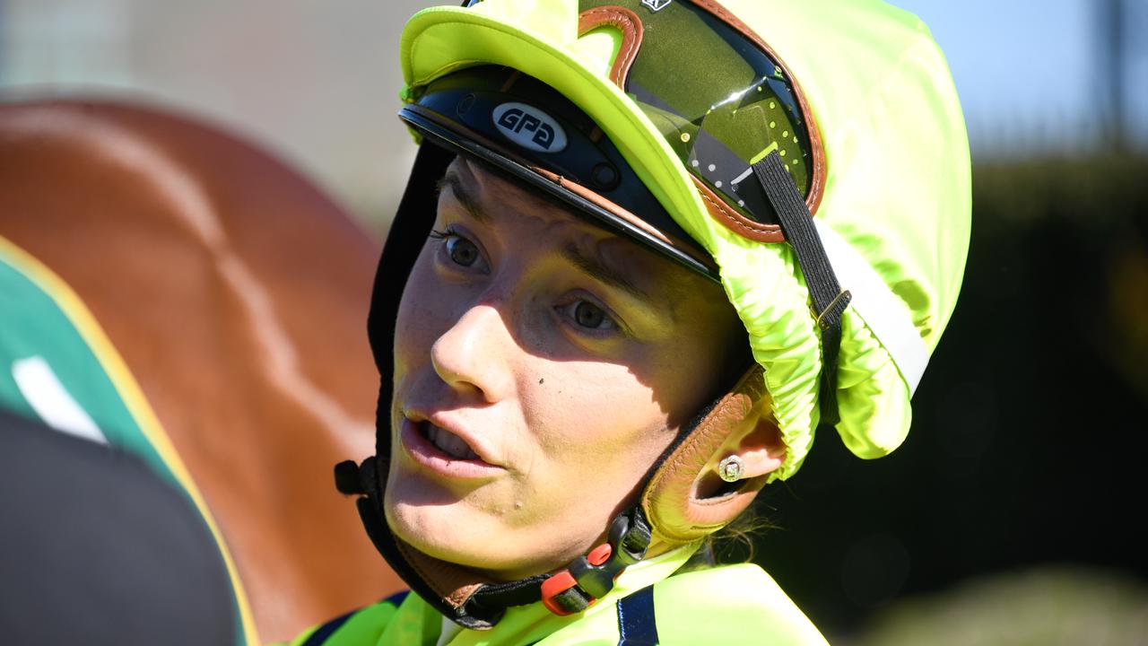 Jockey Laura Lafferty lucky to escape Swan Hill Racecourse fall | The ...